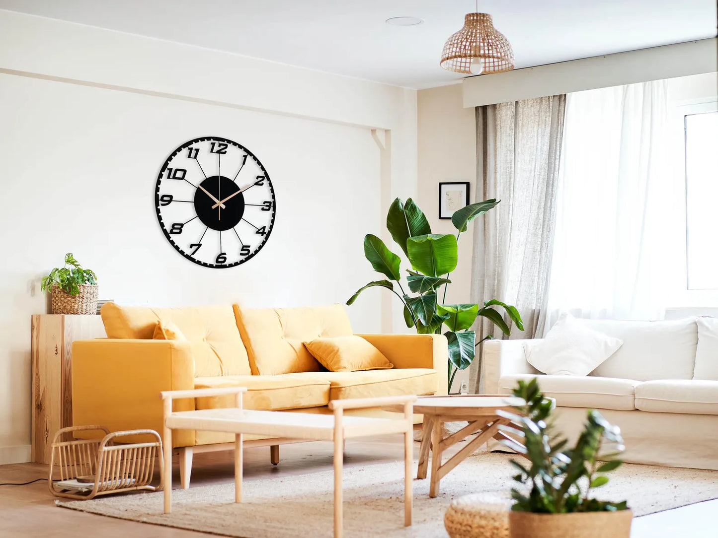 Minimalist Metal Wall Clock – Modern Numerals Wall Timepiece for Contemporary Decor