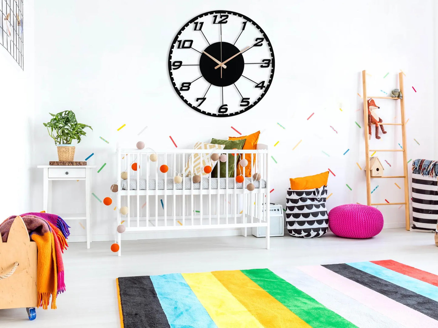 Minimalist Metal Wall Clock – Modern Numerals Wall Timepiece for Contemporary Decor