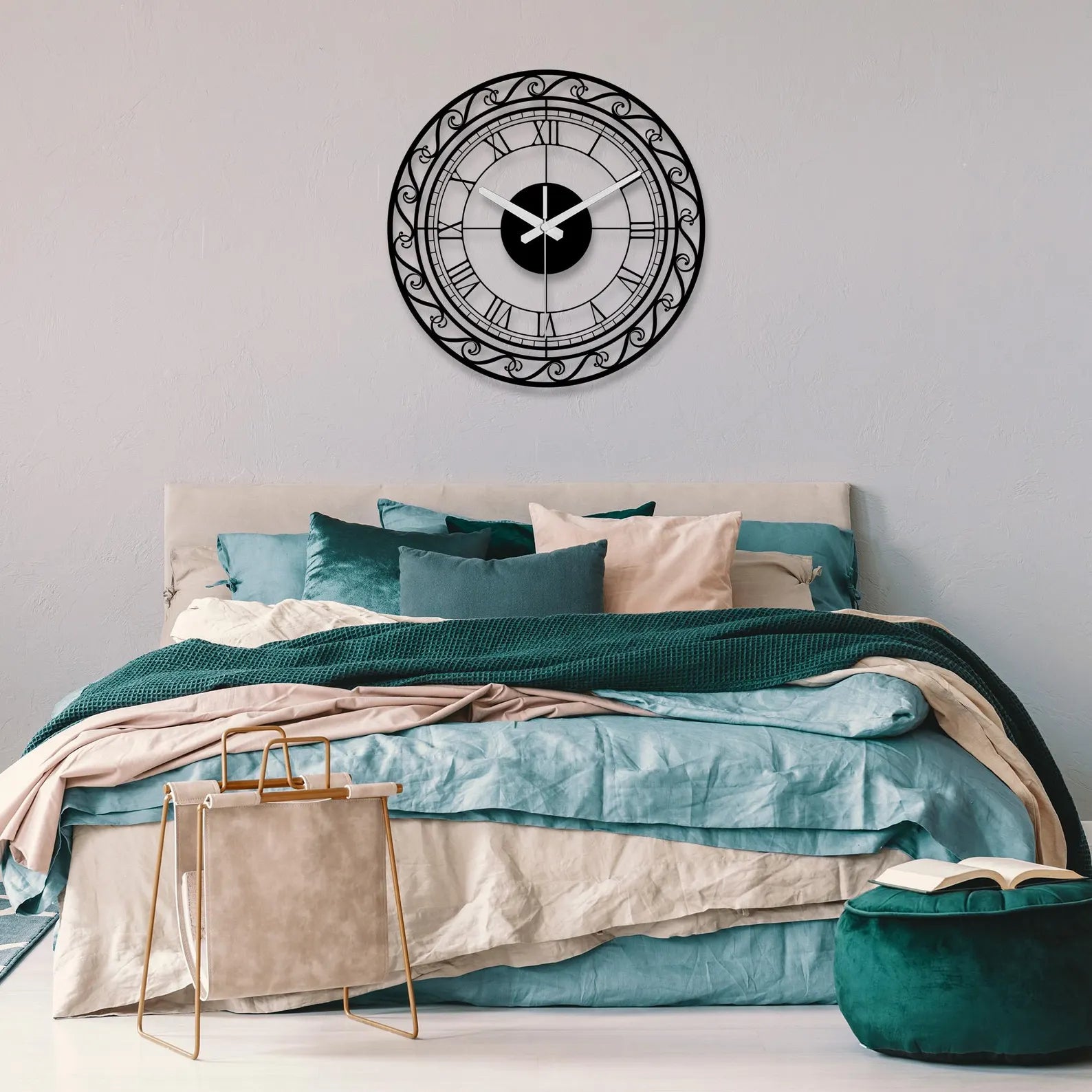 Vintage Metal Wall Clock – Timeless Charm