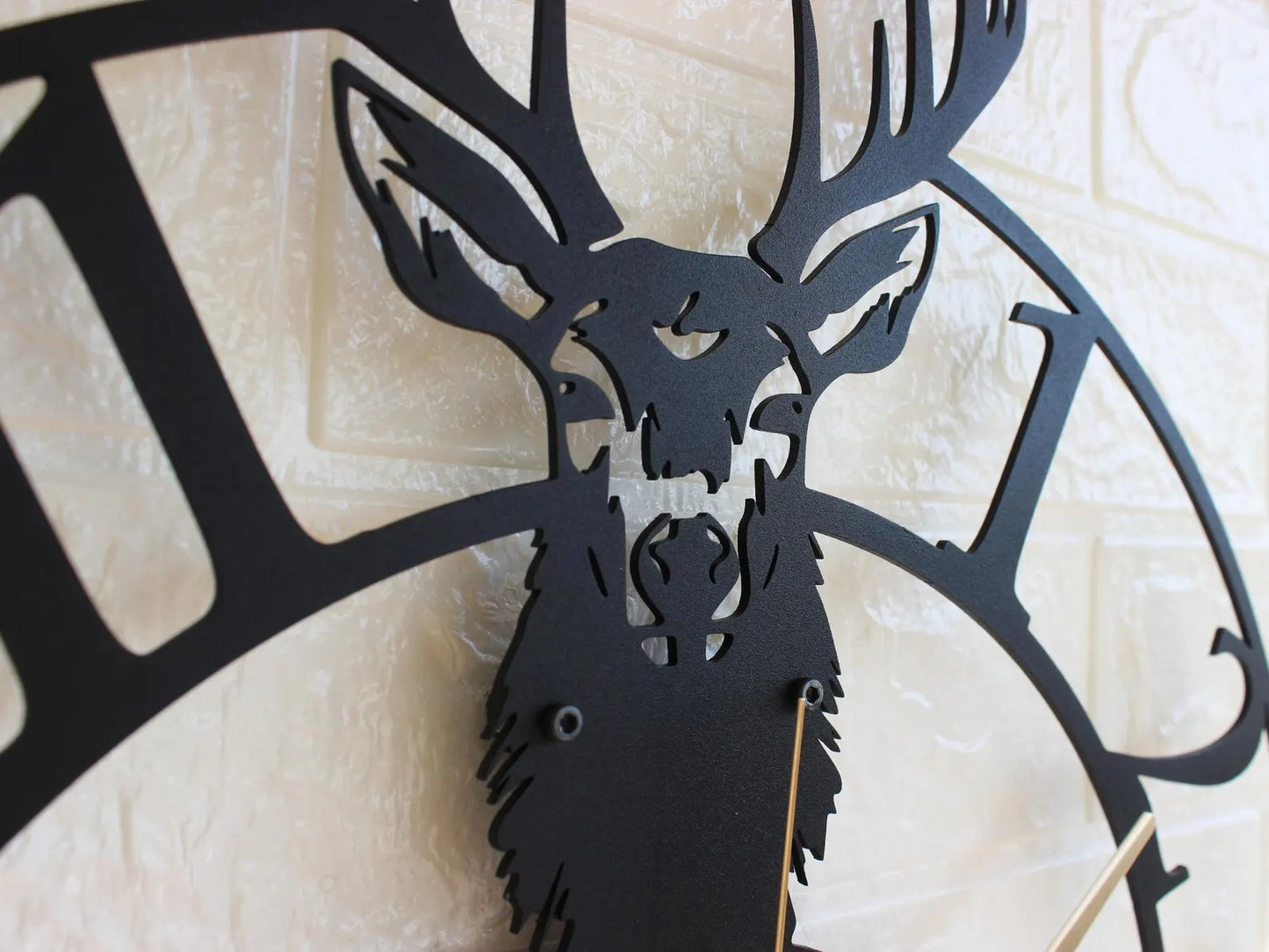 Deer Silhouette Metal Wall Clock – Rustic Farmhouse Style Timepiece for Nature-Inspired Spaces