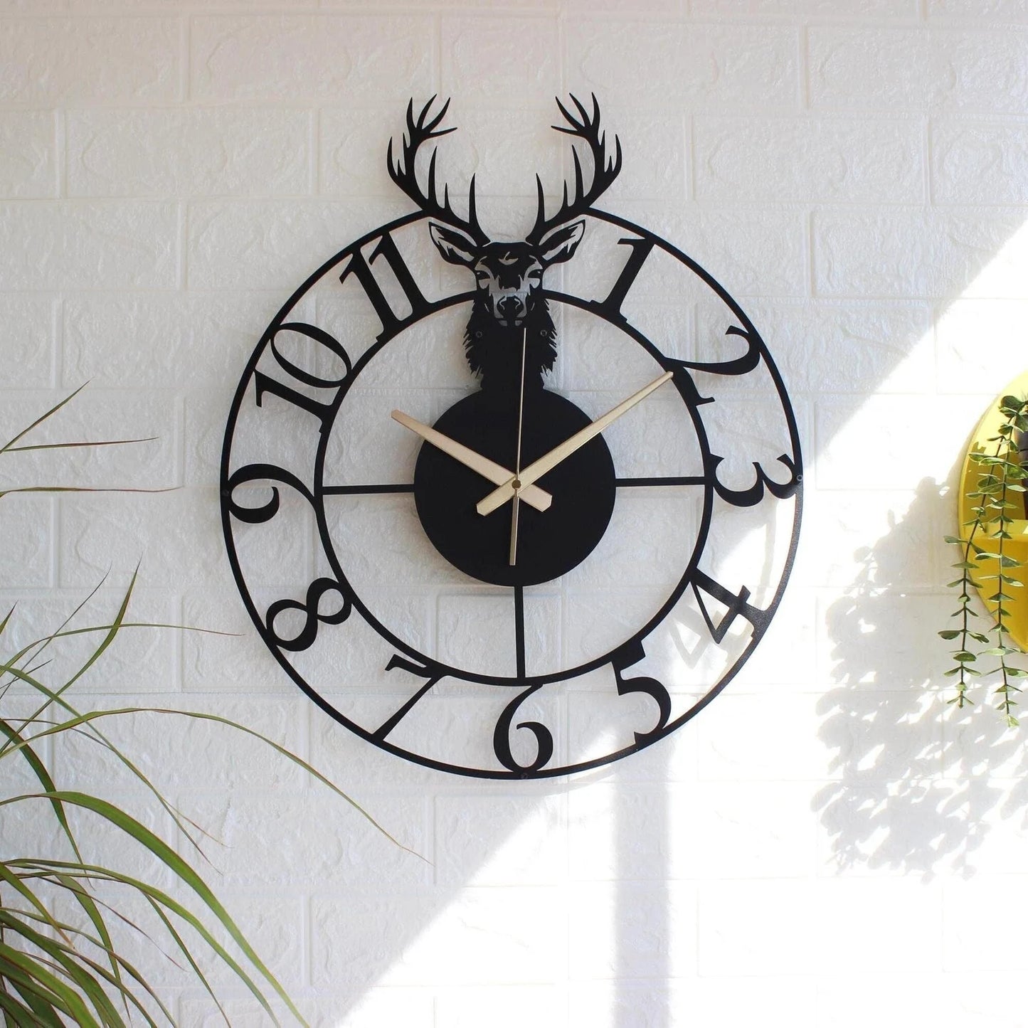 Deer Silhouette Metal Wall Clock – Rustic Farmhouse Style Timepiece for Nature-Inspired Spaces