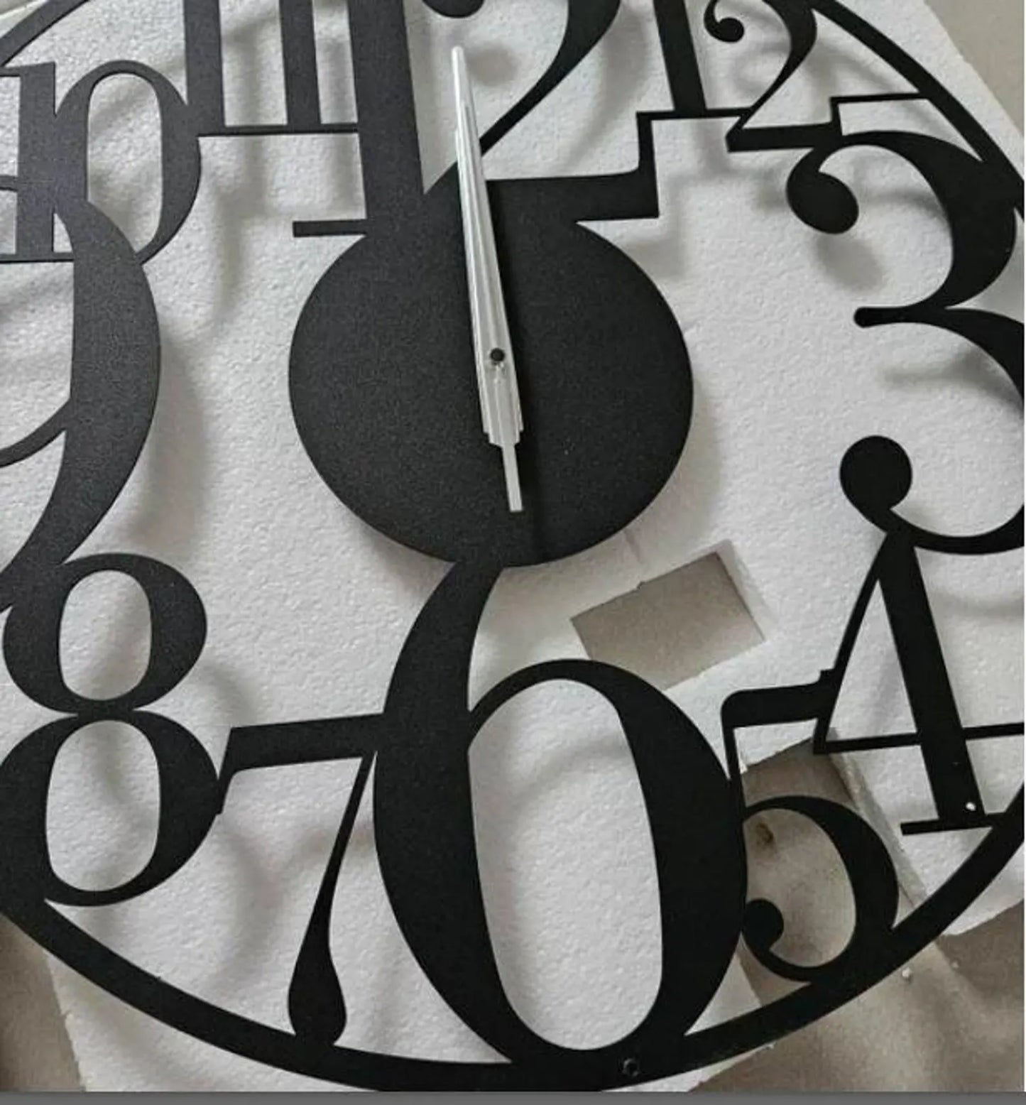 Modern Black Wall Clock – Oversized for Contemporary Interiors