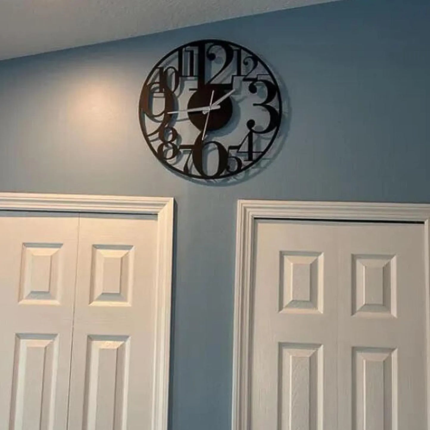 Modern Black Wall Clock – Oversized for Contemporary Interiors